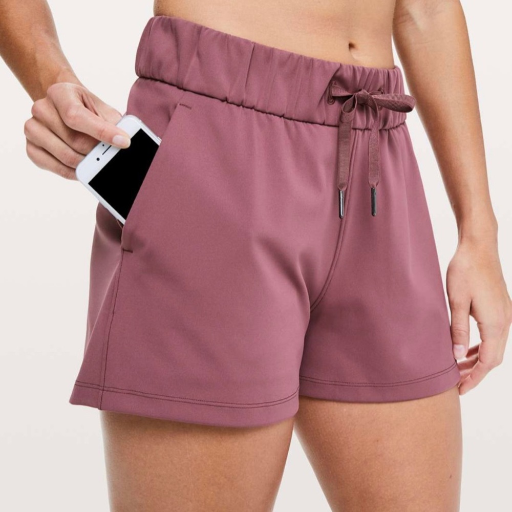 Lululemon Spiced Chai On the Fly shorts